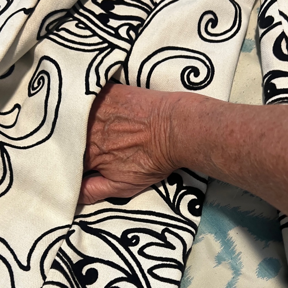 Black and White Patterned Coat - image 5